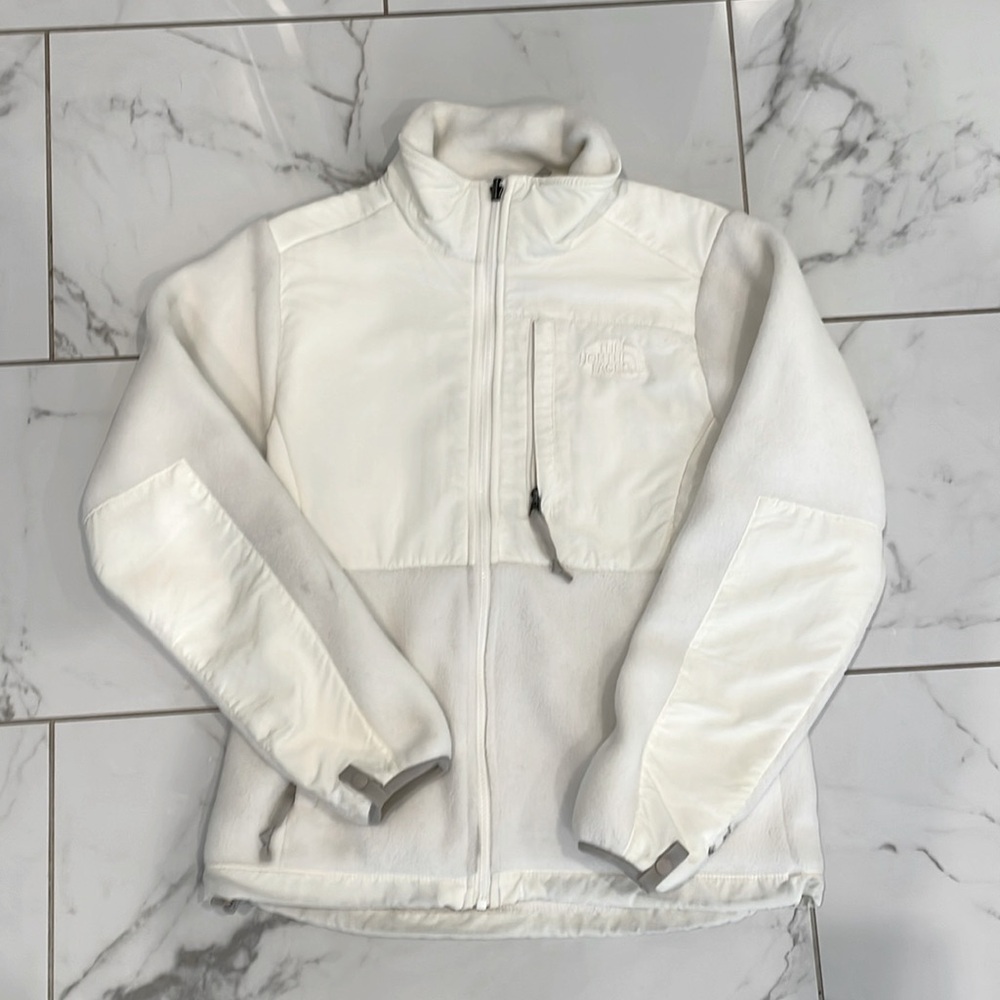 White The North Face fleece